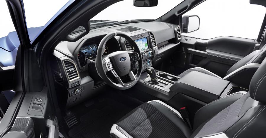 Интерьер Ford F-150 Raptor 2016 года  (фото 16 из 39)